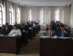 Meclis tatilini erteledi